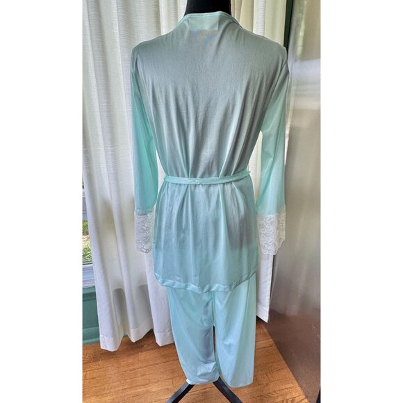 Vintage 80s pyjama, mint green, wide white lace details, long sleeves, tie belt - Picture 5 of 10